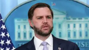 Вэнс: США ведут прямой диалог с Ираном