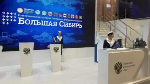Полпред Серышев открыл работу объединенного стенда «Большая Сибирь» на ПМЭФ-2026