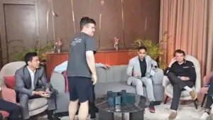 Карпов: шахматист Непомнящий имеет право протянуть или не протянуть руку Ниманну