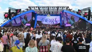 VK Fest в Казани: тысячи гостей и свадьба на татарской сцене