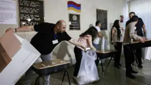 В партии Карапетяна заявили о тотальных нарушениях на выборах в Армении