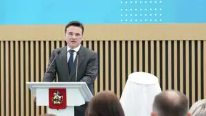 Андрей Воробьев вручил награды в День социального работника в Подмосковье