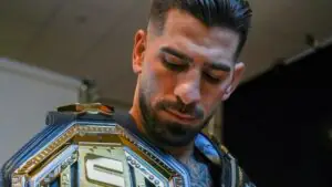 Топурия уступил Гэтжи и утратил пояс UFC в легком весе