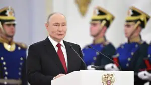 Путин сообщил, что в День России наградил работников оборонной промышленности
