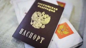 Волошко вручил паспорта юным жителям Кировского района Приморья