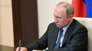 Путин подписал закон о повышении обеспеченности российских аграриев пестицидами