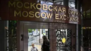 Мосбиржа работает в обычном режиме на фоне санкций ЕС
