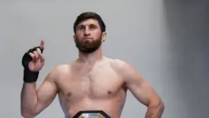 Россиянин Анкалаев победил Гуськова техническим нокаутом на турнире UFC