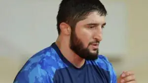 Садулаев заявил, что восстановление после травмы ноги займет до полутора месяцев