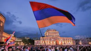 Сукиасян: силовики в Армении задержали оппозиционерку Манукян
