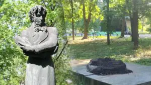 В городе Каменка в Черкасской области снесли памятник Пушкину