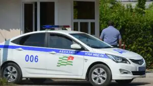 МВД Абхазии усилило патрулирование после избиения российской туристки