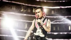 Рэпер Lil Pump надел на штаны брелок с гербом РФ на концерте в Москве
