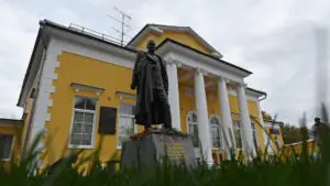Гуськов: разведчик Колосов внес вклад в соглашение о создании в СССР завода ВАЗ