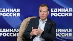 Медведев заявил, что ни разу в жизни не пил энергетические напитки