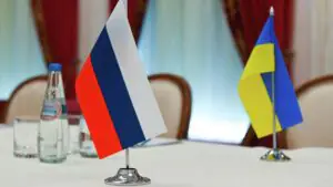 Кандидат в генсеки ООН Баки: Россия и Украина должны сесть за стол переговоров