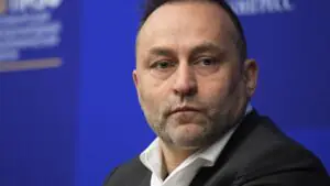 Свищев посоветовал лыжнику Большунову готовиться к крупным стартам