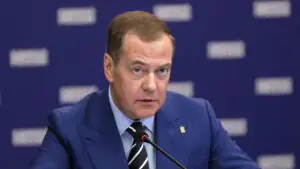 Медведев: Путин приложил огромные усилия, чтобы Россия стала крепче