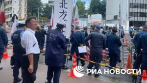 РИА Новости: ультраправые организации протестуют у посольства России в Токио