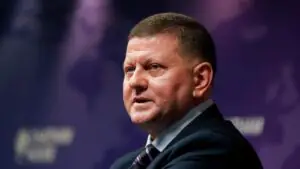 Залужный заявил, что Россия постоянно адаптируется к новым санкциям