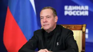 Медведев назвал малый бизнес важнейшим элементом экономической архитектуры РФ