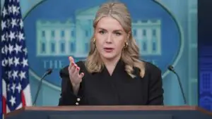Каролин Левитт продолжит консультировать Трампа после своего ухода с поста
