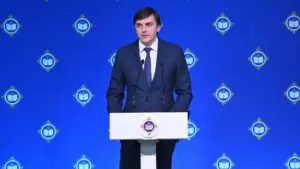 Кравцов: Минпросвещения не планирует менять срок обучения в школах