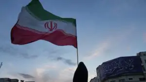 Al Arabiya: США и Иран договорились о продлении перемирия