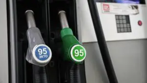 Ведомости: в РФ число работающих на рынке АЗС организаций уменьшилось на 2%