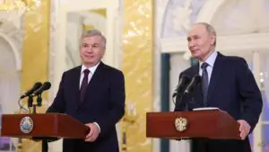 Путин и Мирзиеев подчеркнули важность динамики взаимного товарооборота
