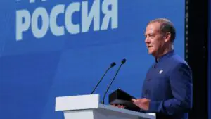 Медведев назвал заявление премьера Японии о Курилах заблуждением