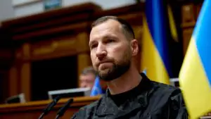 Митингующие у здания Рады недовольны назначением Хмары на пост министра обороны