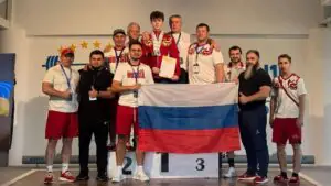Тяжелоатлет Курочкин с двумя европейскими рекордами выиграл юношеский ЧЕ