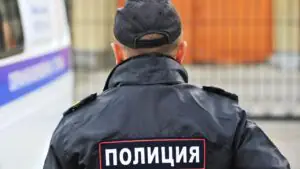 МВД: в Москве пьяный мужчина избил пассажира в поезде метро