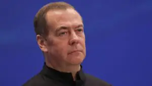 Медведев пригрозил возмездием на заявления Киева о гражданской авиации в России