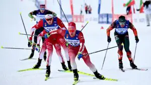 FIS разрешила российским лыжникам участие только в индивидуальных соревнованиях