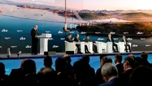 Путин: фондовый рынок сейчас в небольшом минусе, но постепенно восстановится